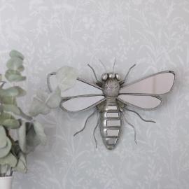 A Lot Dekoration - Väggspegel Insekt Silver Poly 33x21x5cm , hemmetshjarta.se