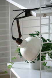 A Lot Decoration - Vägglampa med Clip El - Emalj Shell , hemmetshjarta.se