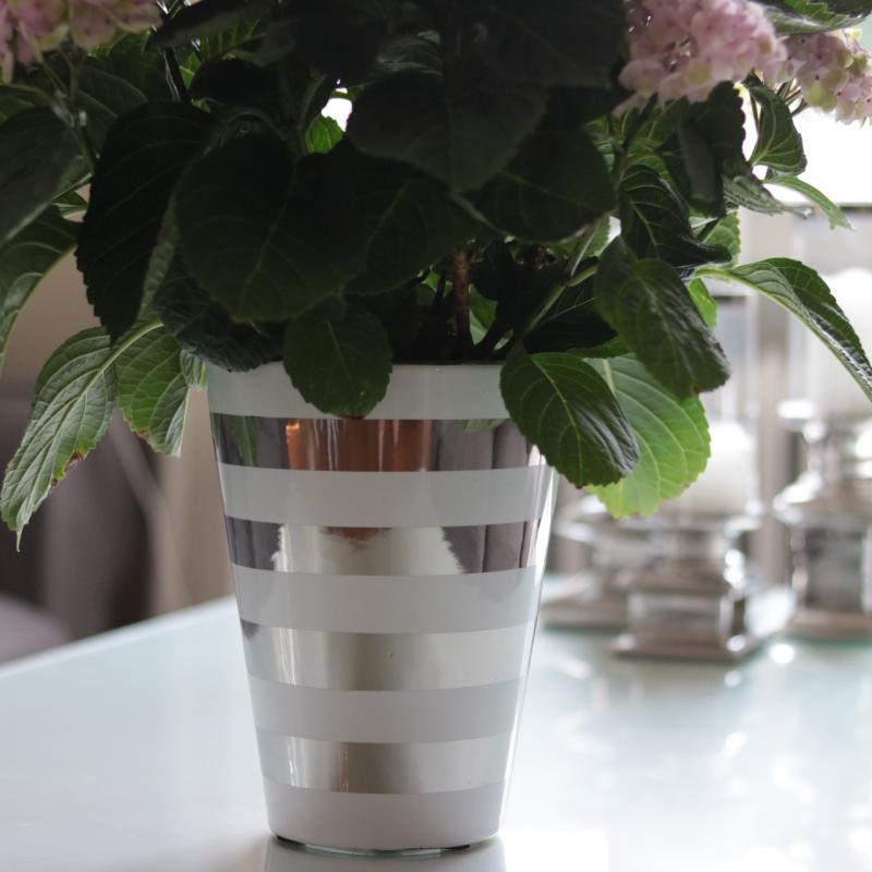 Blomkruka med rnder Lyx 21,5 cm vit/silver , hemmetshjarta.se